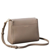 Calvin Klein Emblem Pebb - Borsa a tracolla (desert taupe)