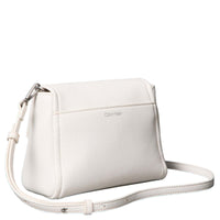 Calvin Klein Emblem Pebb - Borsa a tracolla (white alyssum)