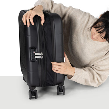 Osprey Ozone Exp Carry-On Hardside - 4-Rollen-Trolley 55 cm erw. (black)