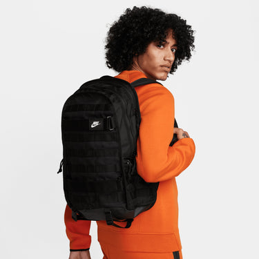 Nike Sportwear RPM - Rucksack 15" 53.5 cm (schwarz/weiß) - Ansicht 12