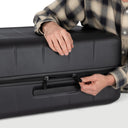 Osprey Ozone Hardside 30" - 4-Rollen-Trolley L 76 cm (black)
