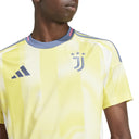 adidas Juventus Turin Fußball - Auswärtstrikot 24/25 Men (pure sulfur, M) - Markenkoffer