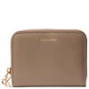 Calvin Klein Medium Flap Zip - Portafoglio 6cc 11 cm (desert taupe)