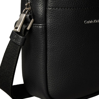 Calvin Klein Raised Slim - Umhängetasche 18 cm (black) - Markenkoffer