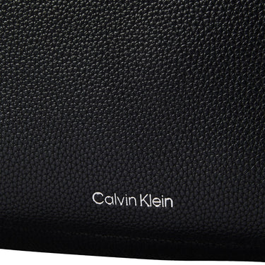 Calvin Klein Slouchy Pebble Medium - Schultertasche (black) - Markenkoffer