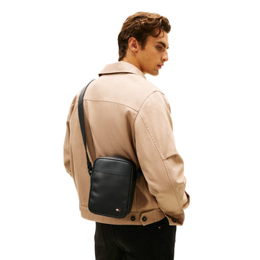 Tommy Hilfiger TH Flag Mini - Umhängetasche 20.5 cm (black) - Markenkoffer